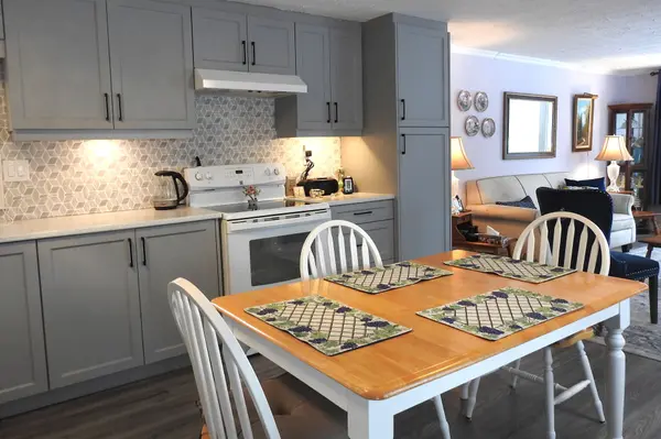 Oro-medonte, ON L3V 0P9,8 Claremont CRES