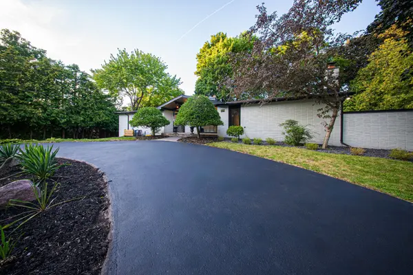 Mississauga, ON L5C 1A3,625 Sir Richard's RD