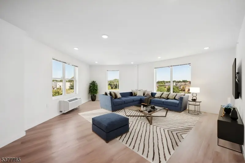 Newark City, NJ 07108,369 18th Ave #403