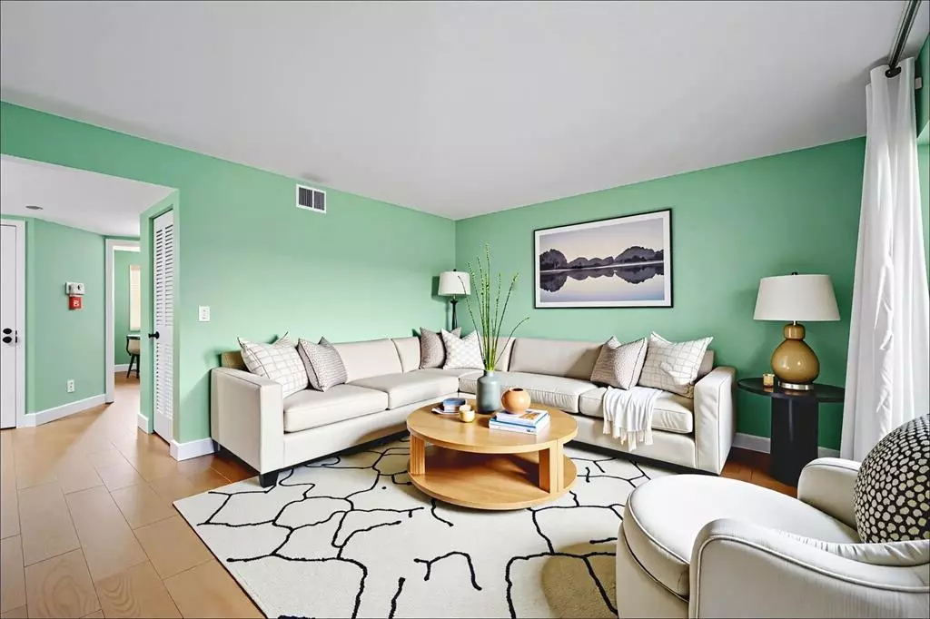 Coral Springs, FL 33071,913 CORAL CLUB DR #913