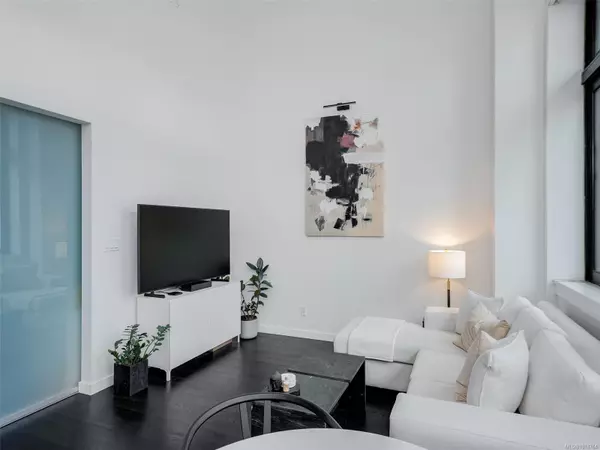 Victoria, BC V8W 0B8,770 Fisgard St #425