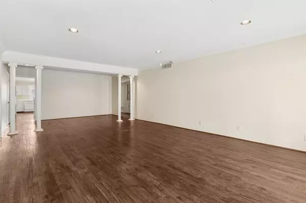 Dallas, TX 75225,6367 Diamond Head Circle #D