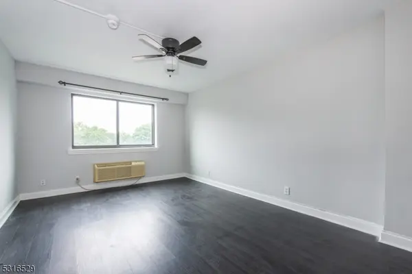 East Orange City, NJ 07017,60 Parkway Dr E #6JJ