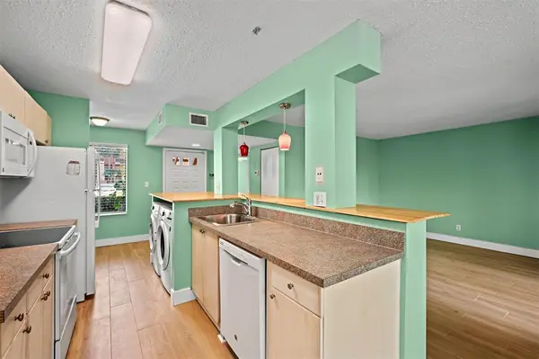 Coral Springs, FL 33071,913 CORAL CLUB DR #913