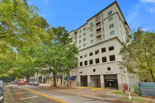 Coral Gables, FL 33134,50 Menores Ave #508