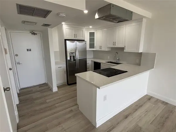 Aventura, FL 33180,20301 W Country Club Dr #1127