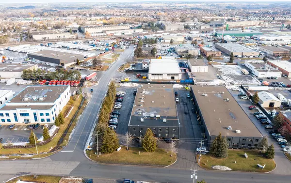 Caledon, ON L7E 1G7,13 Holland DR #7-8