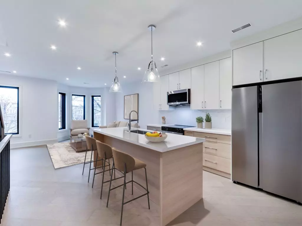 Toronto C01, ON M6J 3E5,357 Dovercourt RD #Upper