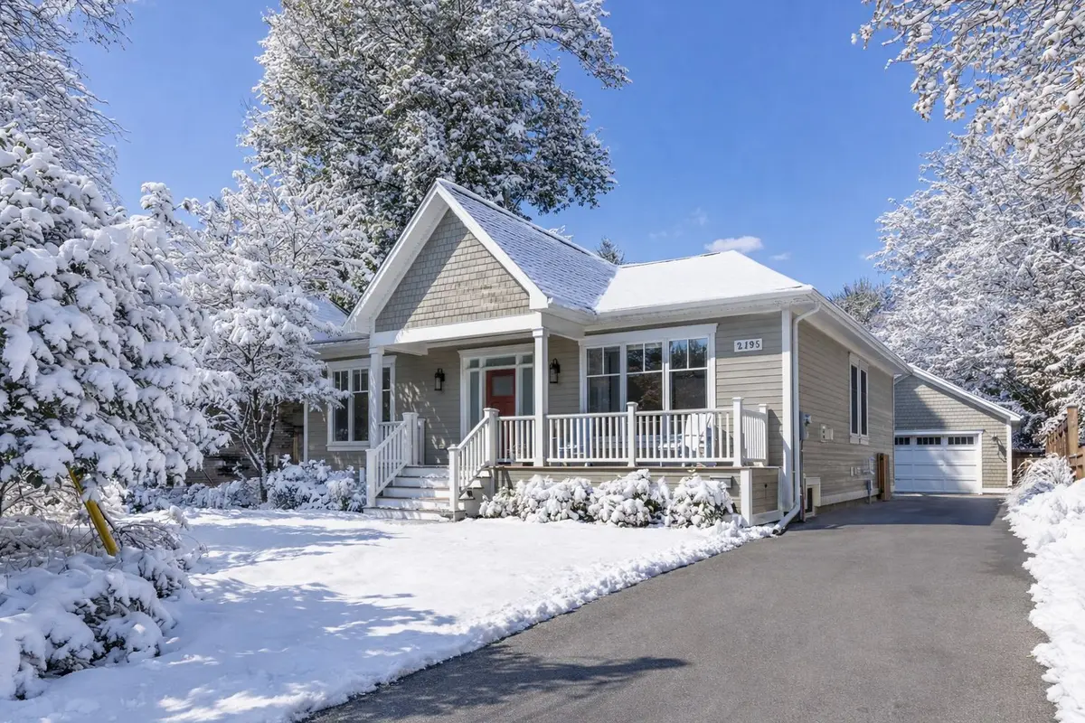 Burlington, ON L7R 1S2,2195 Courtland DR