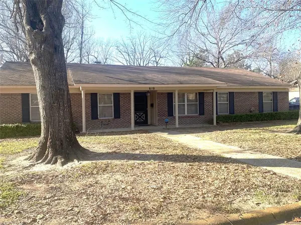 610 Wilburn Drive, Paris, TX 75460