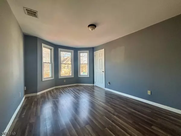 Newark City, NJ 07108,792 S 15Th St