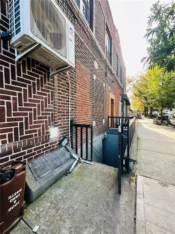 Brooklyn, NY 11223,74 Quentin RD