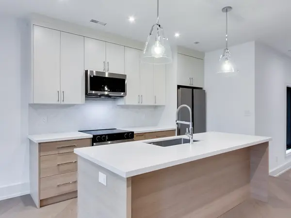 Toronto C01, ON M6J 3E5,357 Dovercourt RD #Upper