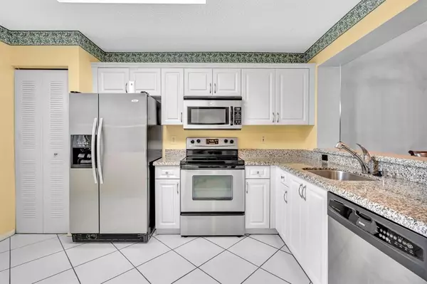 Tamarac, FL 33321,9525 Weldon Cir #H310