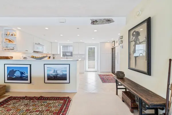 Fort Lauderdale, FL 33304,215 N Birch Rd #4C