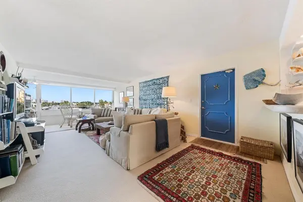 Fort Lauderdale, FL 33304,215 N Birch Rd #4C