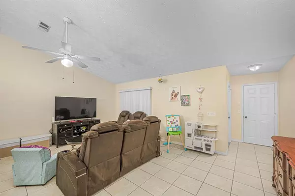 Port St Lucie, FL 34983,414 SW Lakehurst Dr