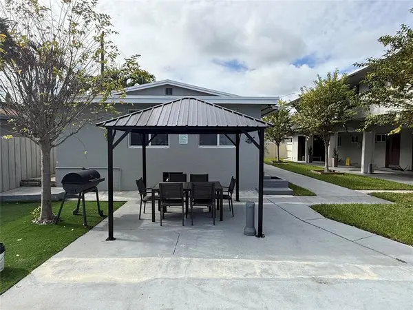 Hallandale Beach, FL 33009,720 NE 7th St #1A