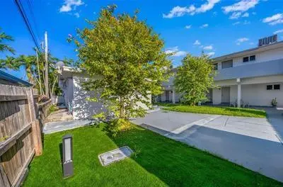 Hallandale Beach, FL 33009,720 NE 7th St #1A