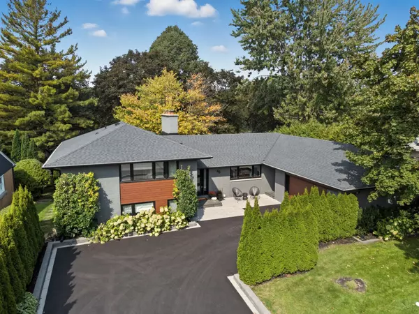 48 Royal RD, Aurora, ON L4G 1A9