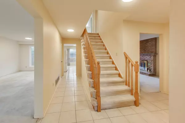 Mississauga, ON L5L 3N3,2436 Folkway DR