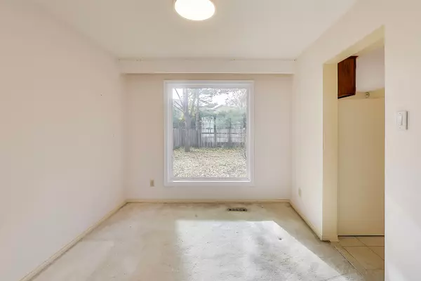 Mississauga, ON L5L 3N3,2436 Folkway DR