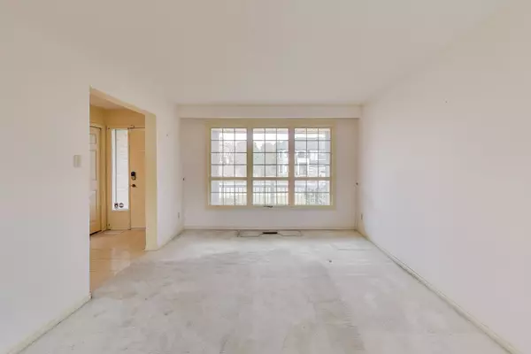 Mississauga, ON L5L 3N3,2436 Folkway DR