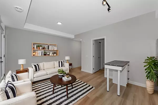 West Centre Town, ON K1Y 2W3,211 Armstrong ST #203