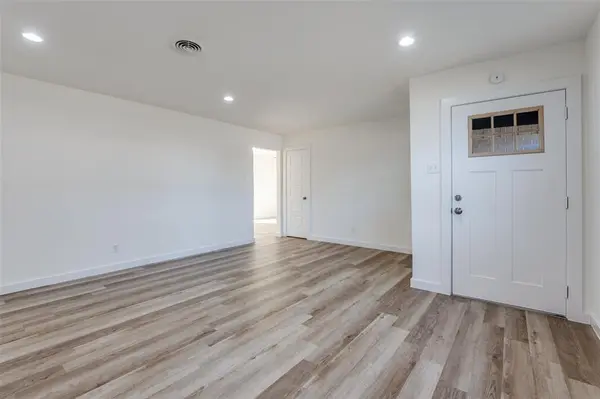 Farmers Branch, TX 75234,3072 Mark Twain Drive