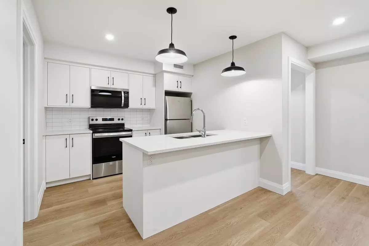 Hamilton, ON L8L 1L9,231 Park ST N #2