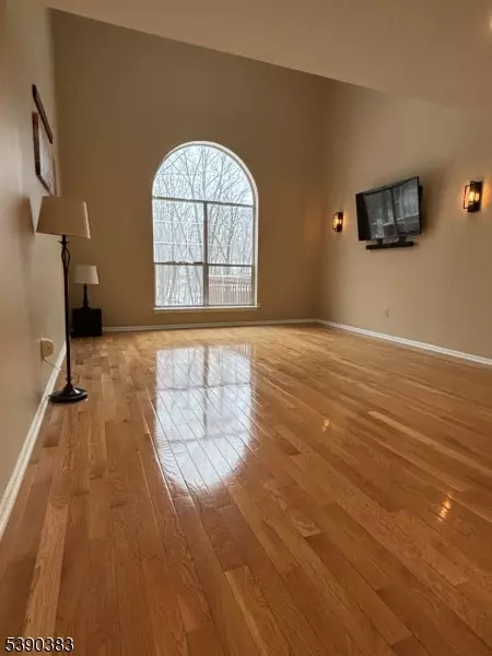 Branchburg Twp., NJ 08876,16 Iroquois Trl