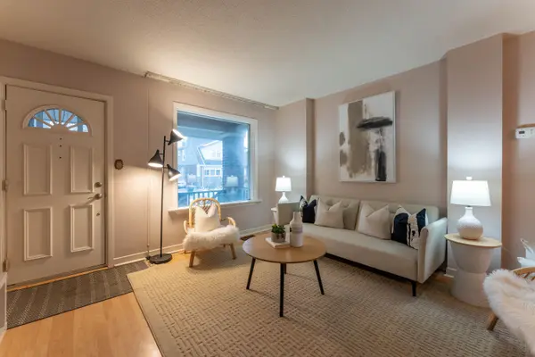 Toronto E01, ON M4L 2N5,42 Hiltz AVE