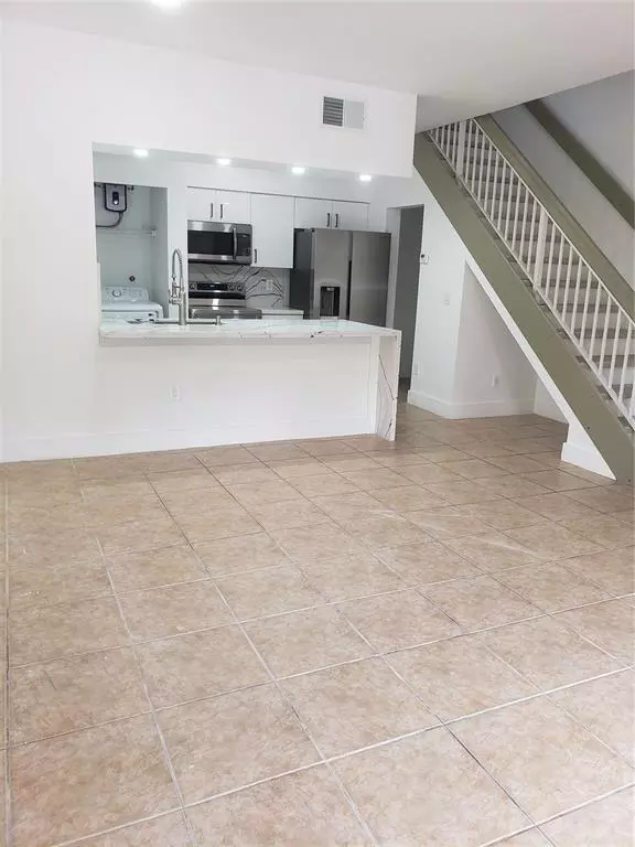 Hialeah, FL 33015,18338 NW 68th Ave #B