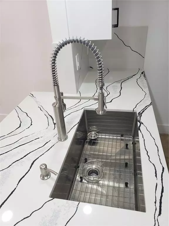 Hialeah, FL 33015,18338 NW 68th Ave #B