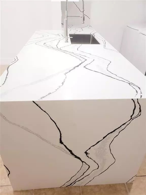 Hialeah, FL 33015,18338 NW 68th Ave #B