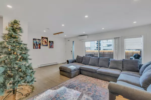 Aurora, ON L4G 3M2,242 Milestone CRES #115