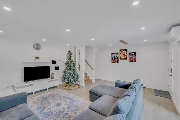 Aurora, ON L4G 3M2,242 Milestone CRES #115