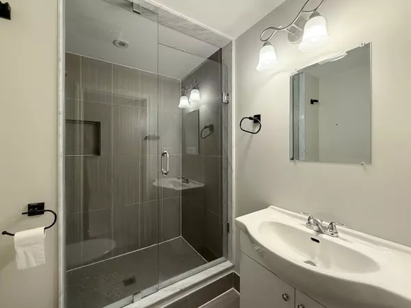 Newmarket, ON L3X 0B8,990 Sherman Brock CIR #Bsmt