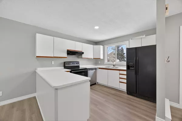 Collingwood, ON L9Y 4S6,15 Watts CRES #9