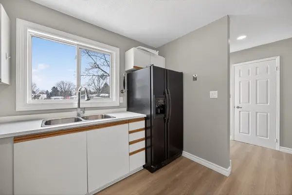 Collingwood, ON L9Y 4S6,15 Watts CRES #9