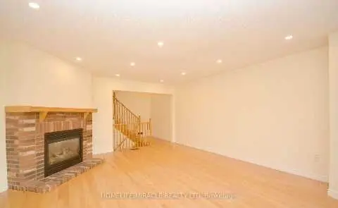 Mississauga, ON L5V 2G6,833 Mays CRES #Upper