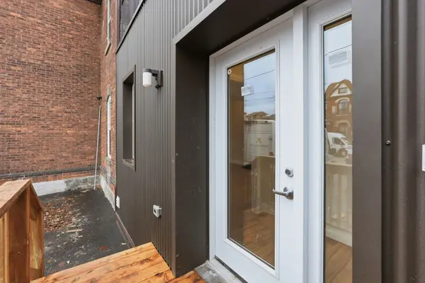 Hamilton, ON L8L 1L9,231 Park ST N #2