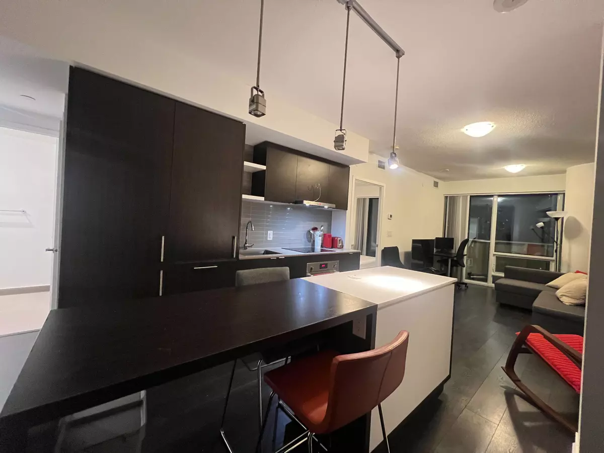 Toronto C01, ON M5J 0B5,100 Harbour ST #4110