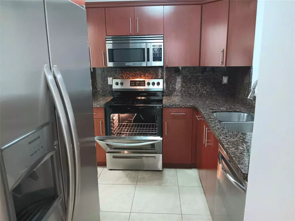 Pompano Beach, FL 33069,1265 SW 46th Ave #2207