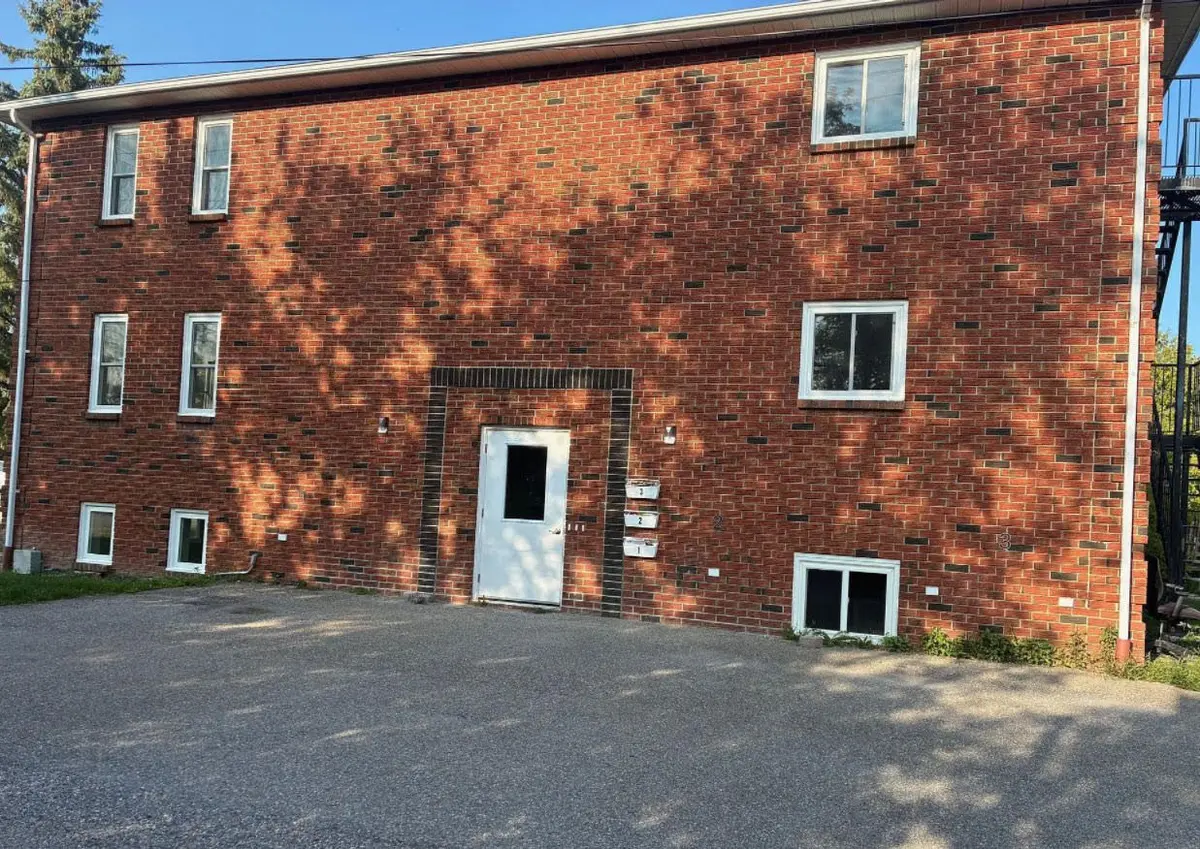 Gananoque, ON K7G 2Y6,565 Emma ST #3