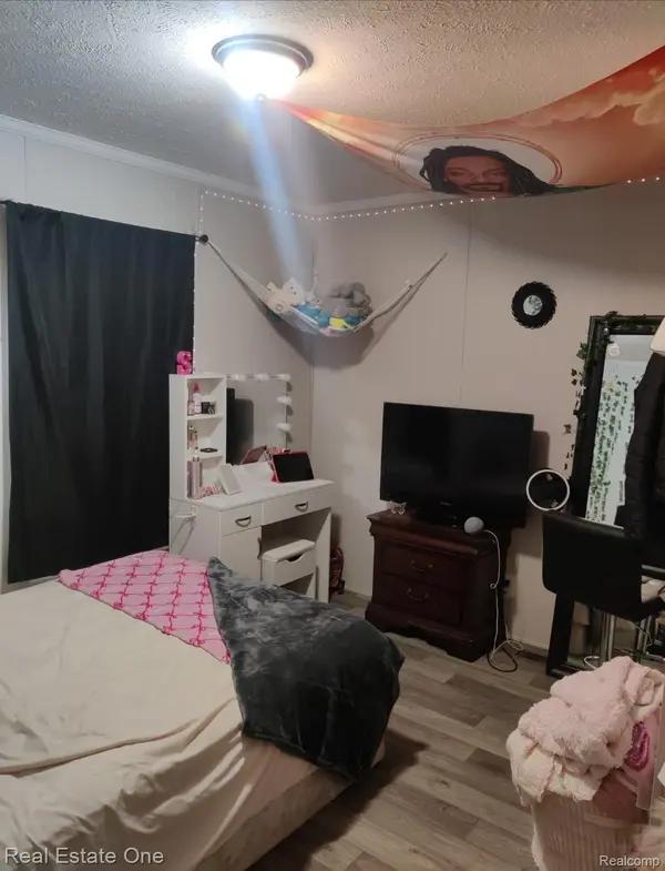 15990 Villaire Ave., Clinton Charter Township, MI 48038