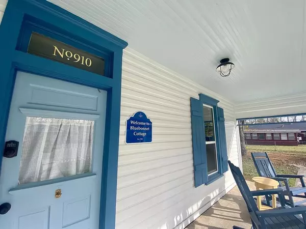 Cleburne, TX 76033,910 Baird Street