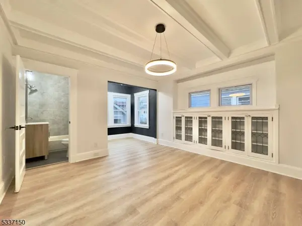 East Orange City, NJ 07017,14 Roosevelt Ave