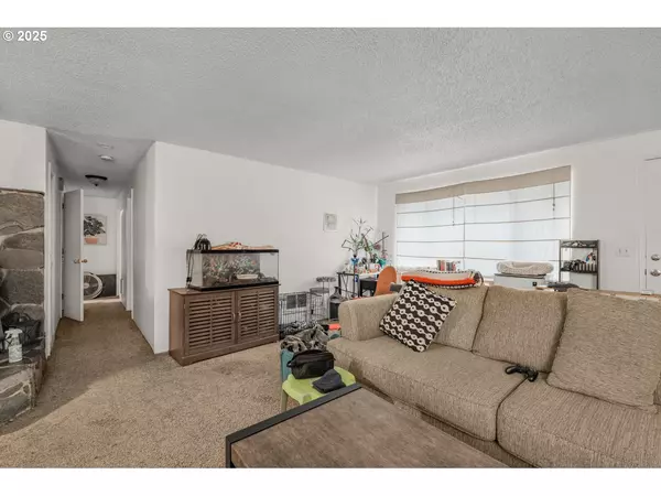 Gladstone, OR 97027,441 W GLOUCESTER ST