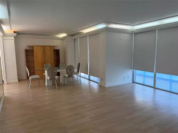 Miami, FL 33180,19707 Turnberry Way #8D